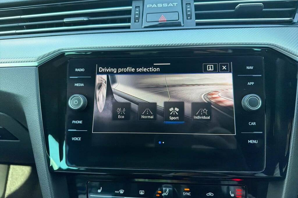 Volkswagen Passat R-line Black #13