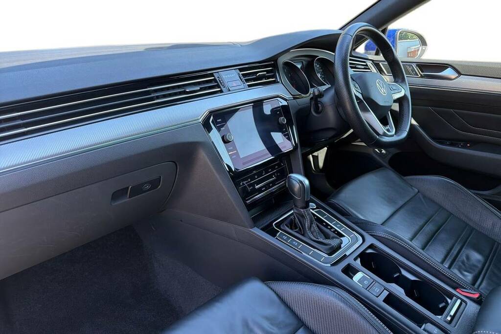Volkswagen Passat R-line Black #18