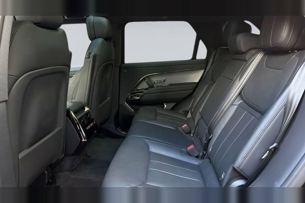 Land Rover Range Rover Sport 3.0 D300 Dynamic Se Black #4