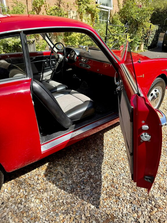 Alfa Romeo Giulietta Hatchback Red #12