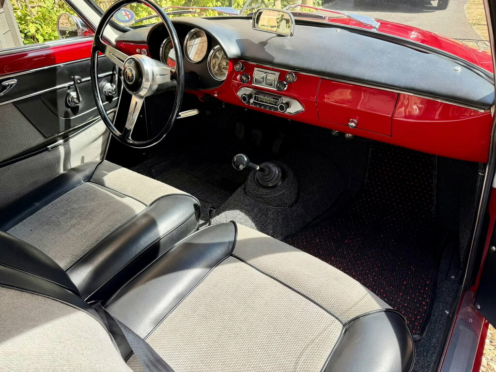 Alfa Romeo Giulietta Hatchback Red #7
