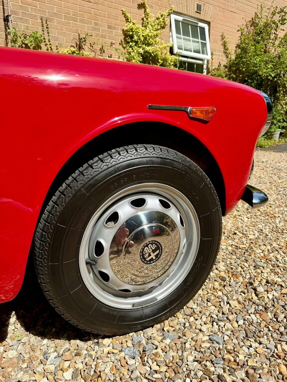 Alfa Romeo Giulietta Hatchback Red #14