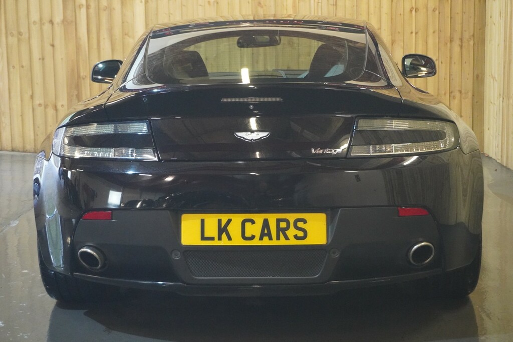 Aston Martin Vantage Automatic Black #8