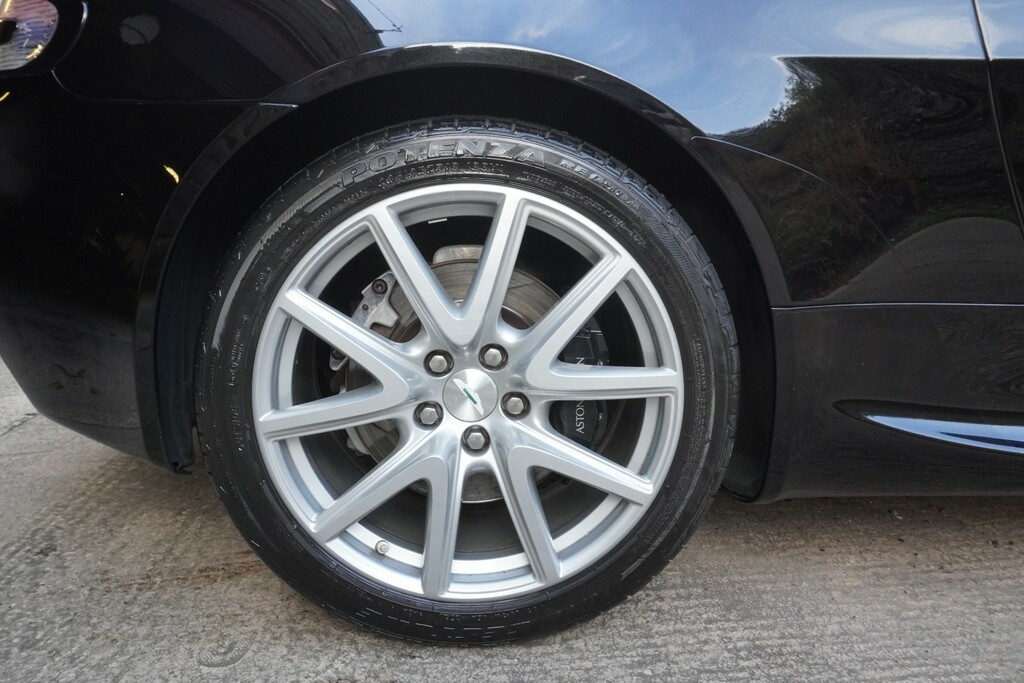 Aston Martin Vantage Automatic Black #24