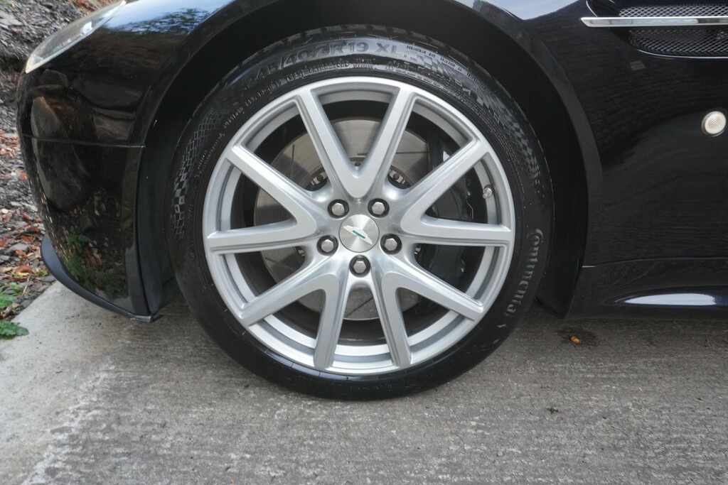 Aston Martin Vantage Automatic Black #26