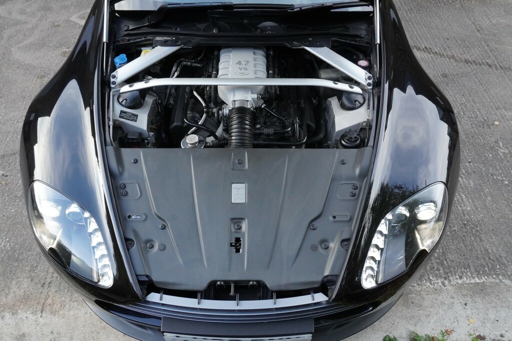 Aston Martin Vantage Automatic Black #22