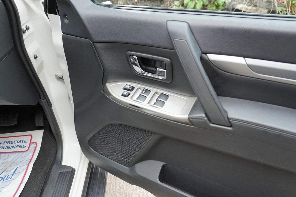 Mitsubishi Shogun Suv Grey #20
