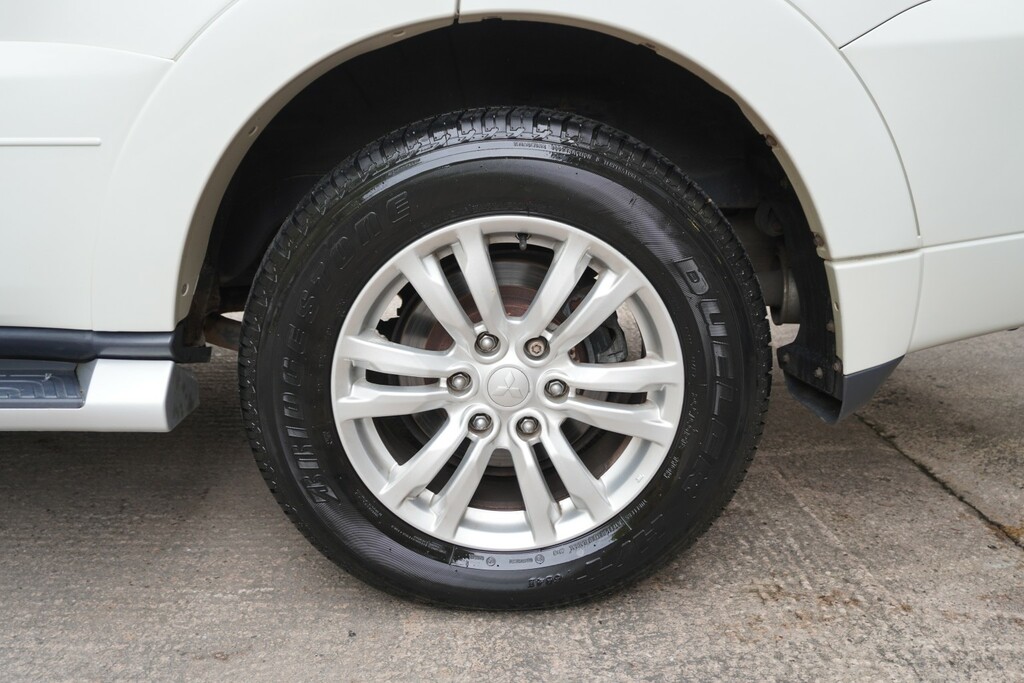 Mitsubishi Shogun Suv Grey #30