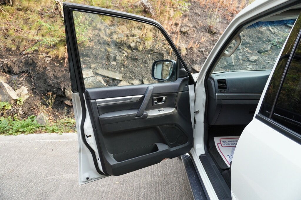 Mitsubishi Shogun Suv Grey #11
