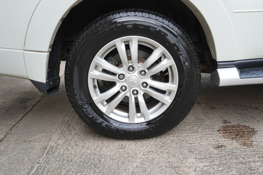 Mitsubishi Shogun Suv Grey #29