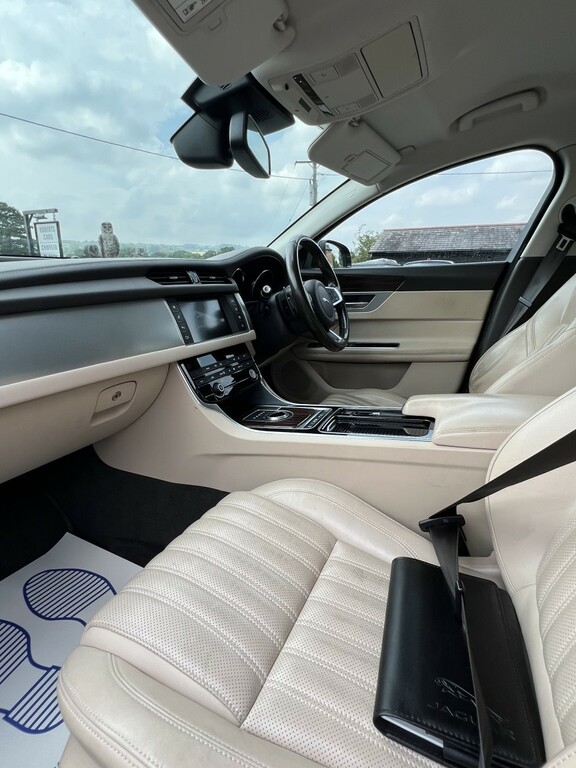 Jaguar XF Saloon 2.0 D Portfolio 2017 VE17KNM Black #3