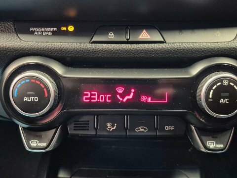 Kia Stonic Crdi First Edition White #29