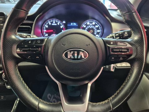 Kia Stonic Crdi First Edition White #25