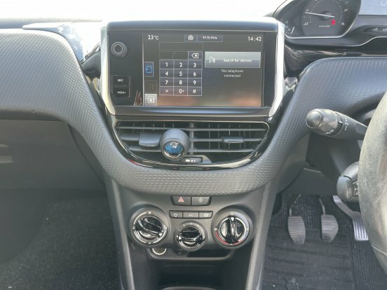 Peugeot 2008 1.6 Hdi Active HG66OLO White #2