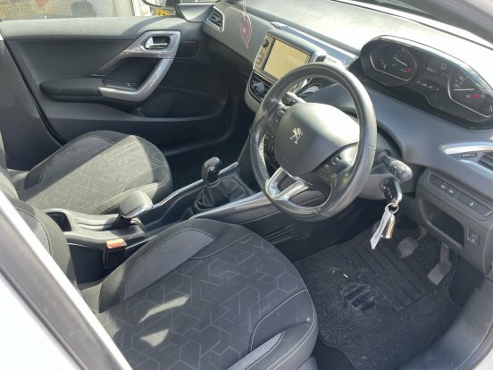 Peugeot 2008 1.6 Hdi Active White