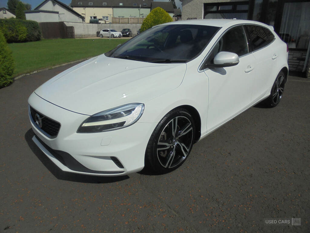 Volvo V40 D4 190 R Design Pro White #4