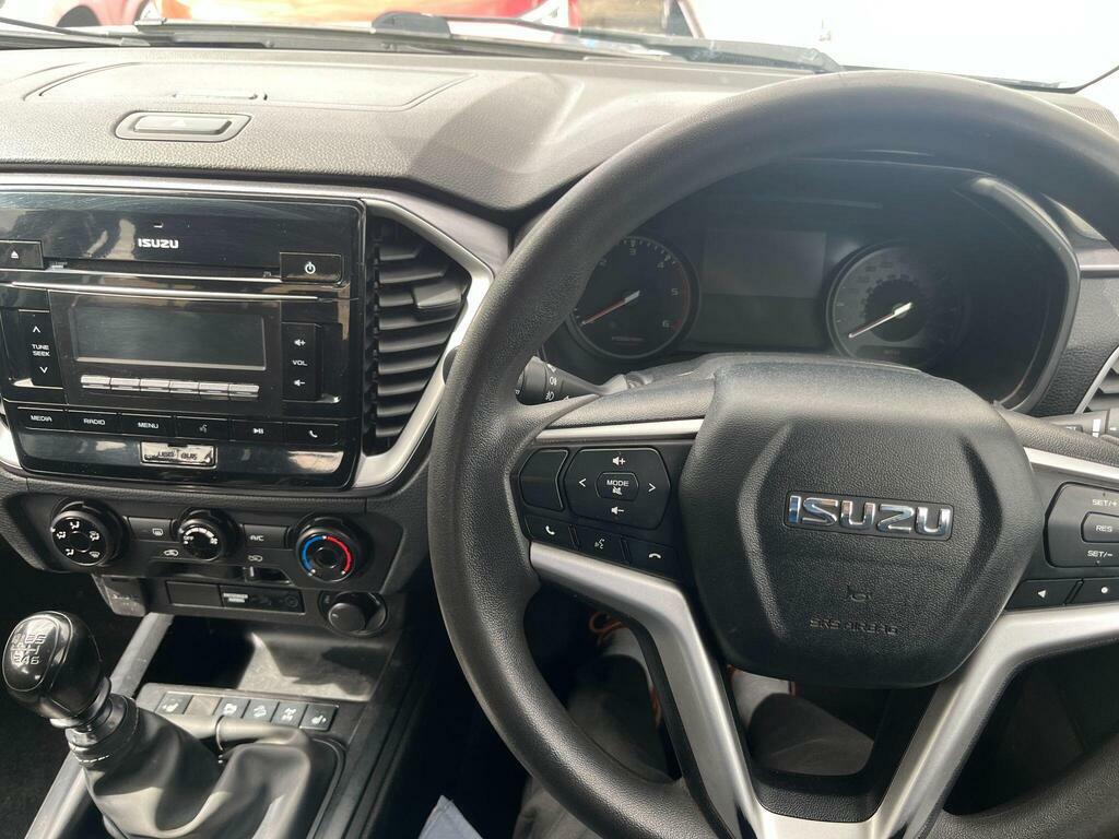 Isuzu D-Max Td Blade Black #10