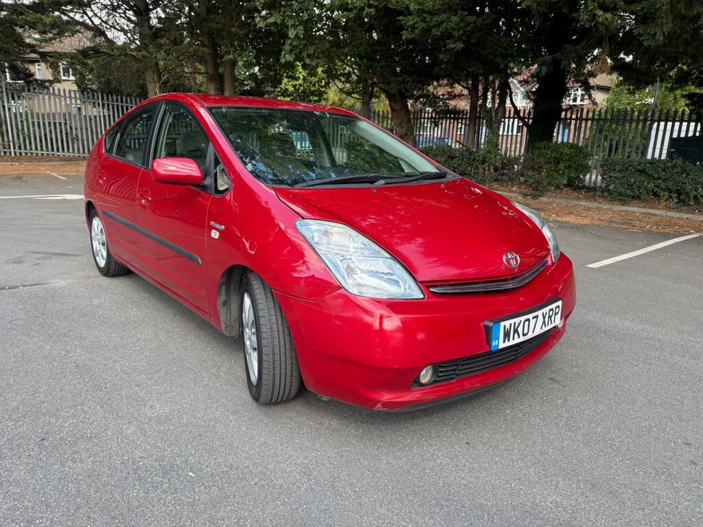 Toyota Prius 1.5 T Spirit Cvt Red