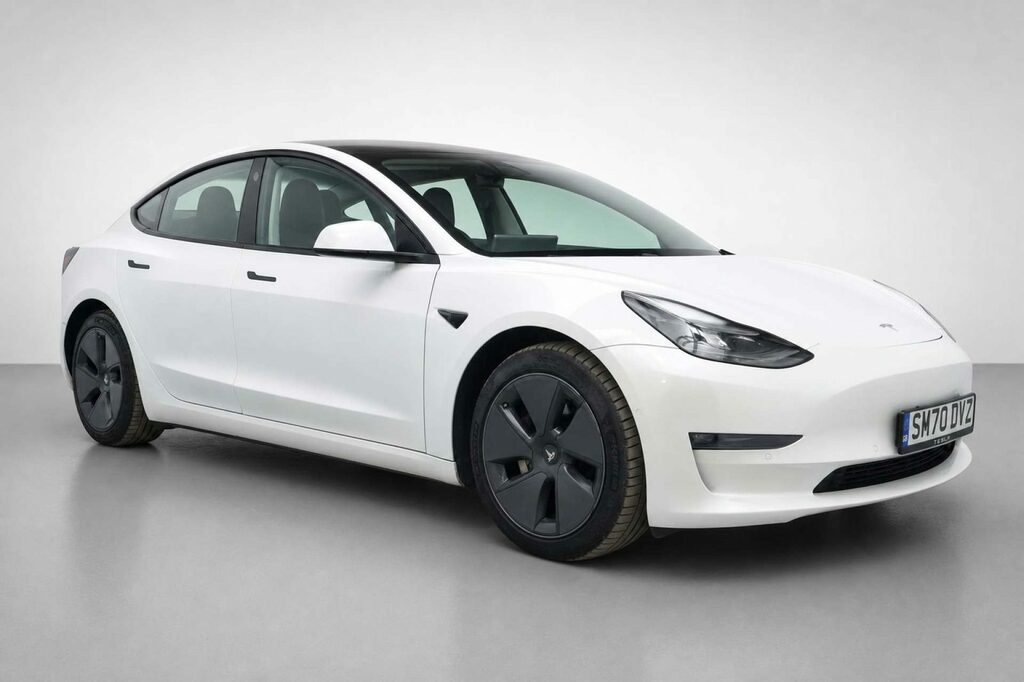 Tesla Model 3 Dual Motor Long Range Saloon 4 SM70DVZ White