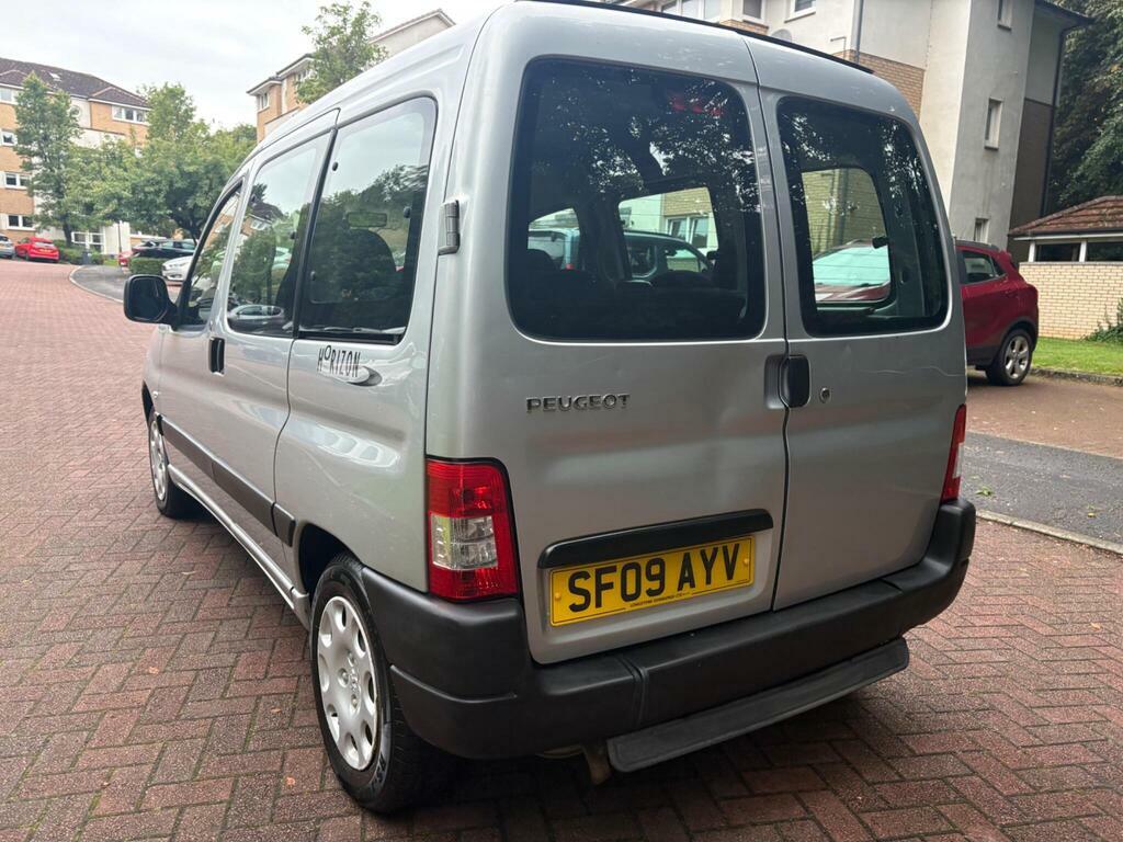 Peugeot Partner Mpv White #19