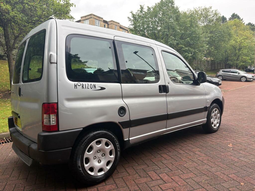 Peugeot Partner Mpv White #16