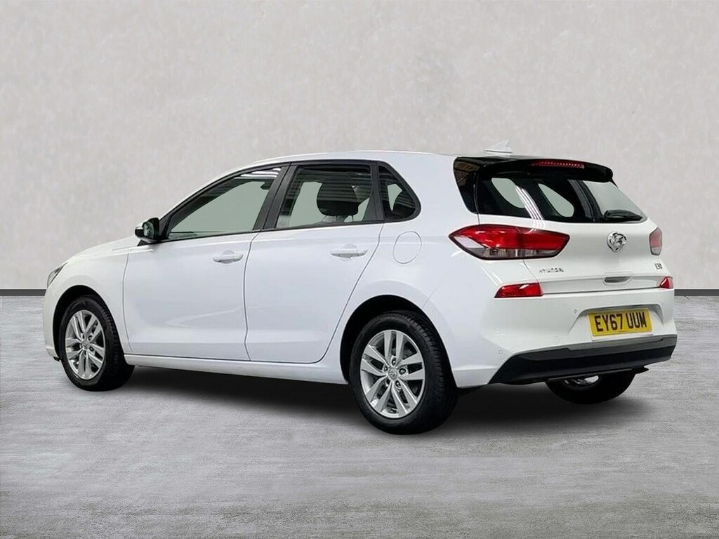 Hyundai I30 1.6 Crdi Blue Drive Se Nav Hatchback Ma White #2