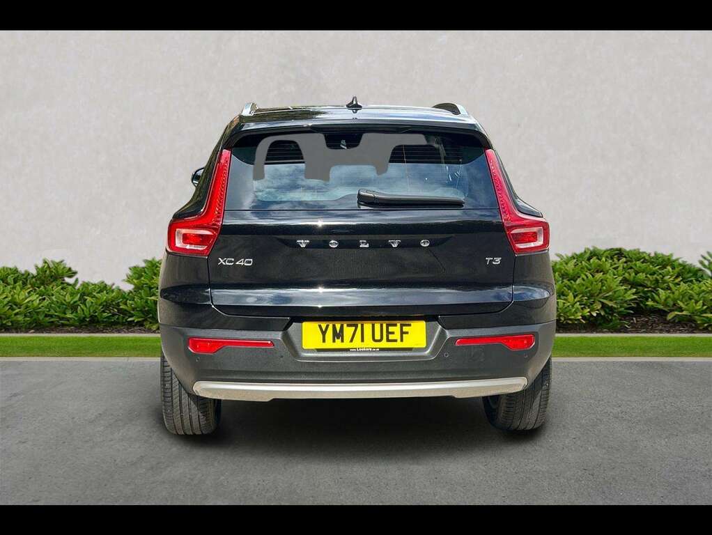 Volvo XC40 1.5 T3 163 Momentum Black #4