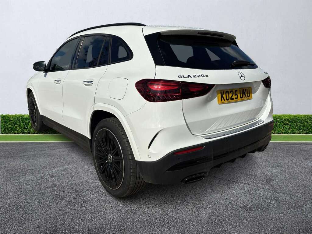 Mercedes-Benz GLA Class Gla 220D 4Matic Amg Line Premium Plus KO25UKU White #2