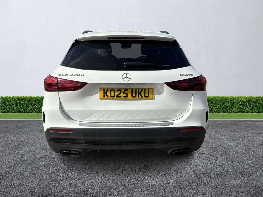 Mercedes-Benz GLA Class Gla 220D 4Matic Amg Line Premium Plus KO25UKU White #4