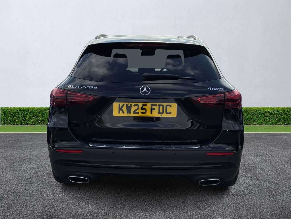 Mercedes-Benz GLA Class Gla 220D 4Matic Amg Line Premium Plus Black #4