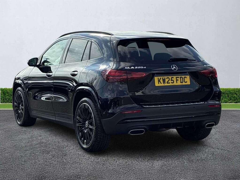 Mercedes-Benz GLA Class Gla 220D 4Matic Amg Line Premium Plus Black #2