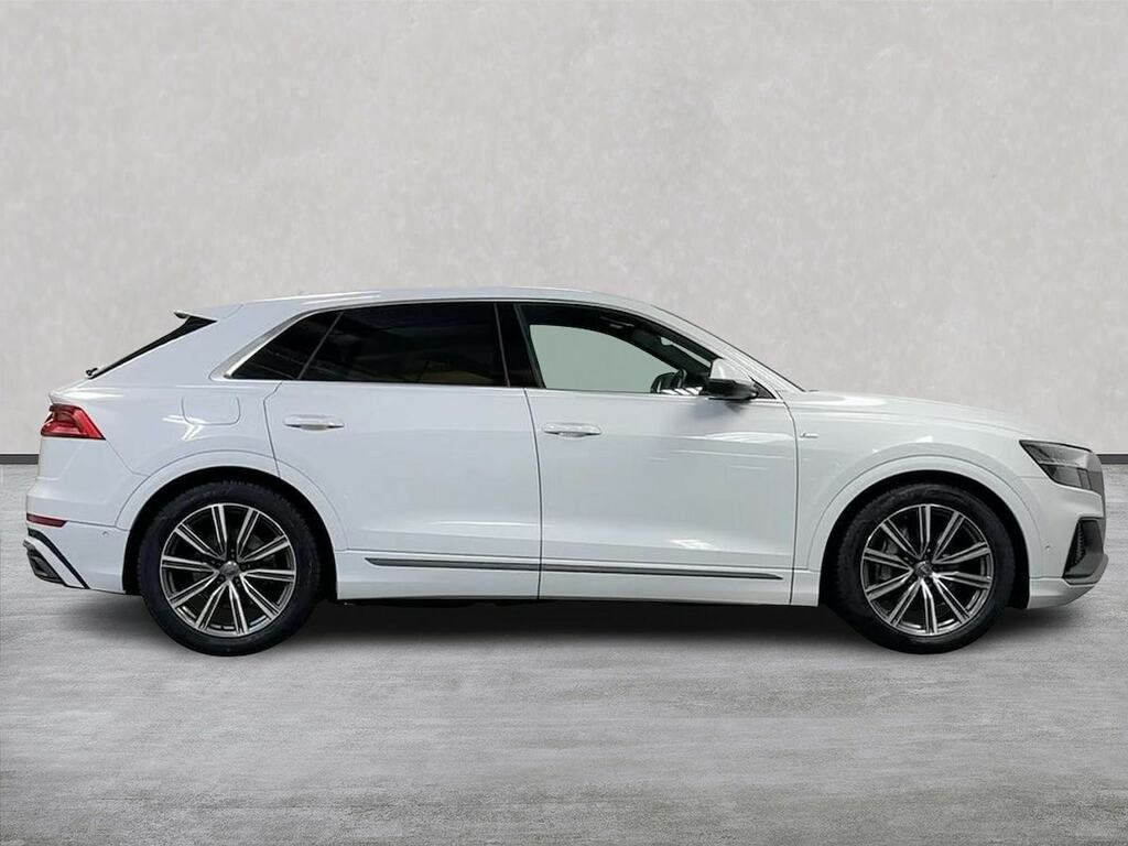 Audi Q8 Black #3