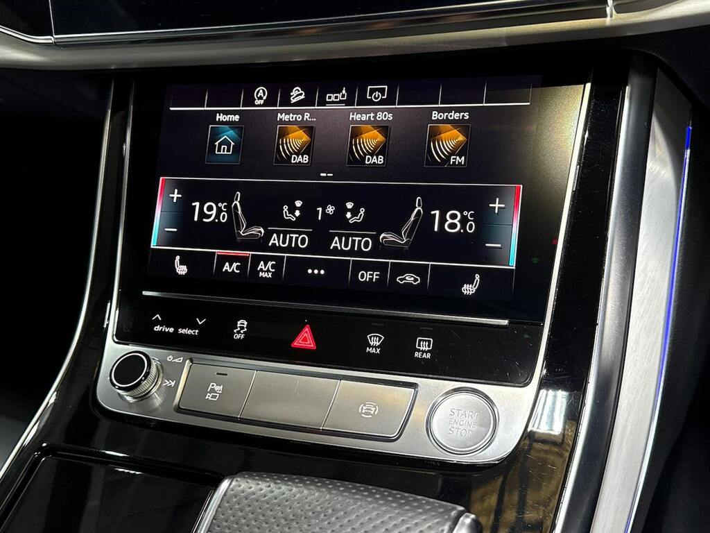 Audi Q8 Black #12
