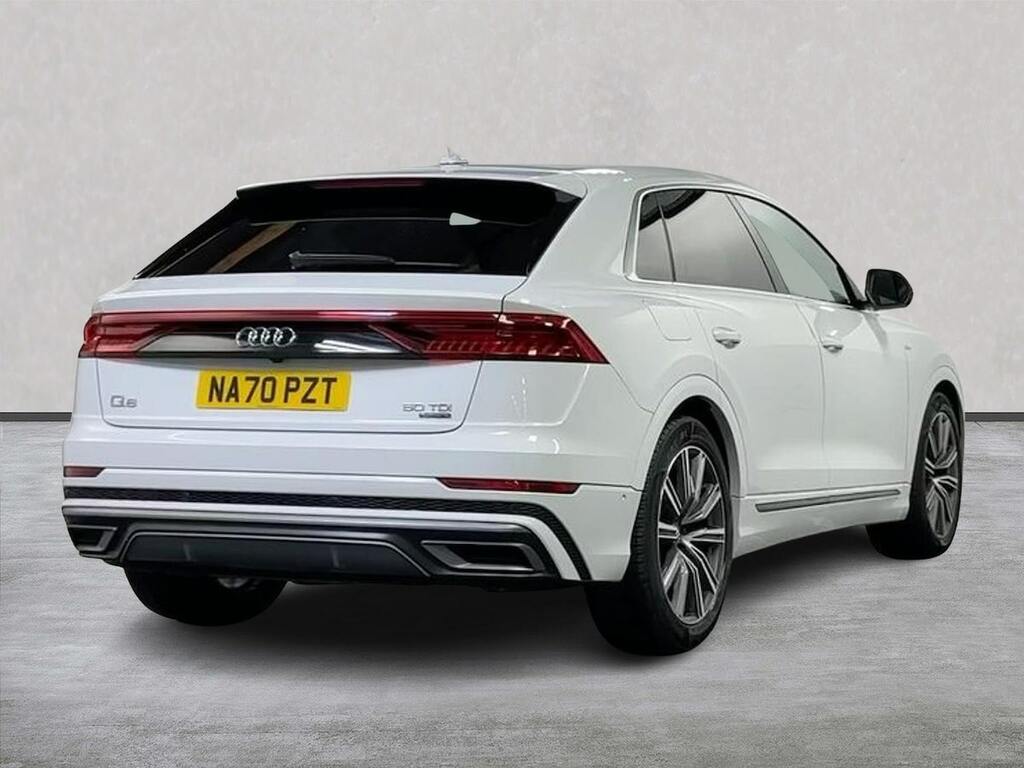 Audi Q8 Black #18