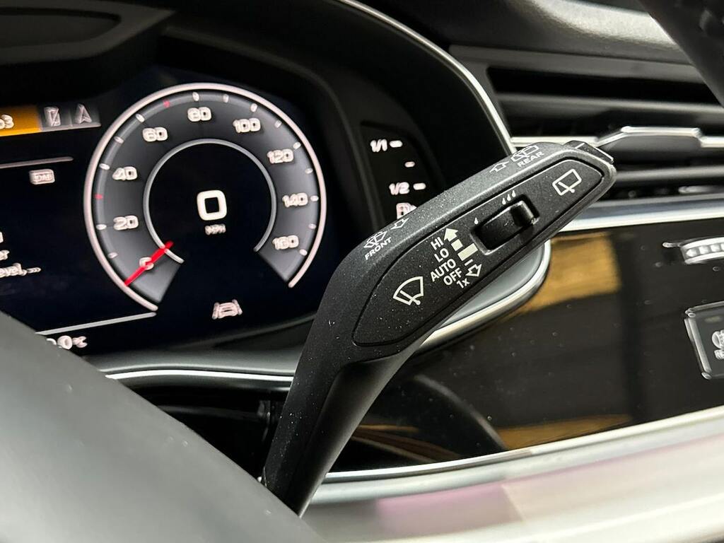 Audi Q8 Black #26
