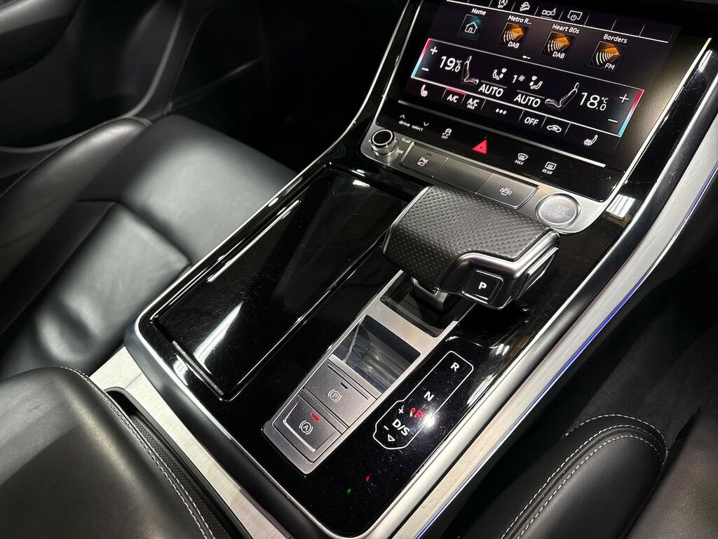 Audi Q8 Black #13