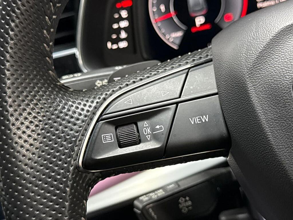 Audi Q8 Black #25