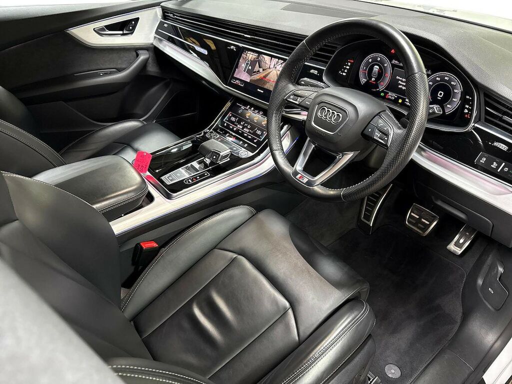 Audi Q8 Black #15