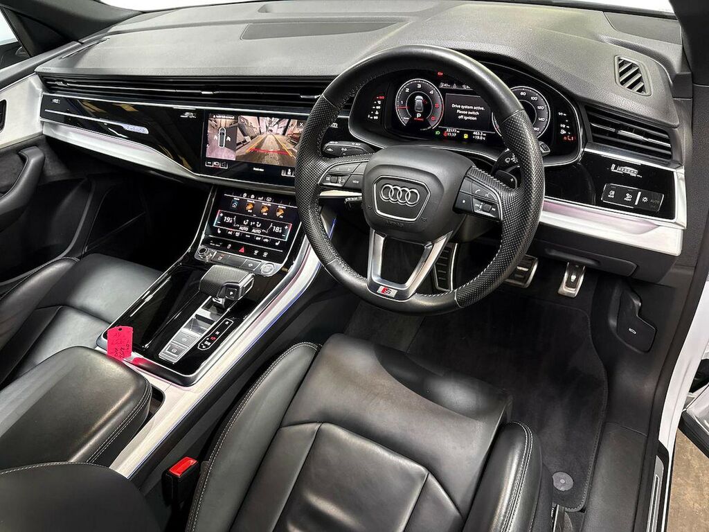 Audi Q8 Black #8