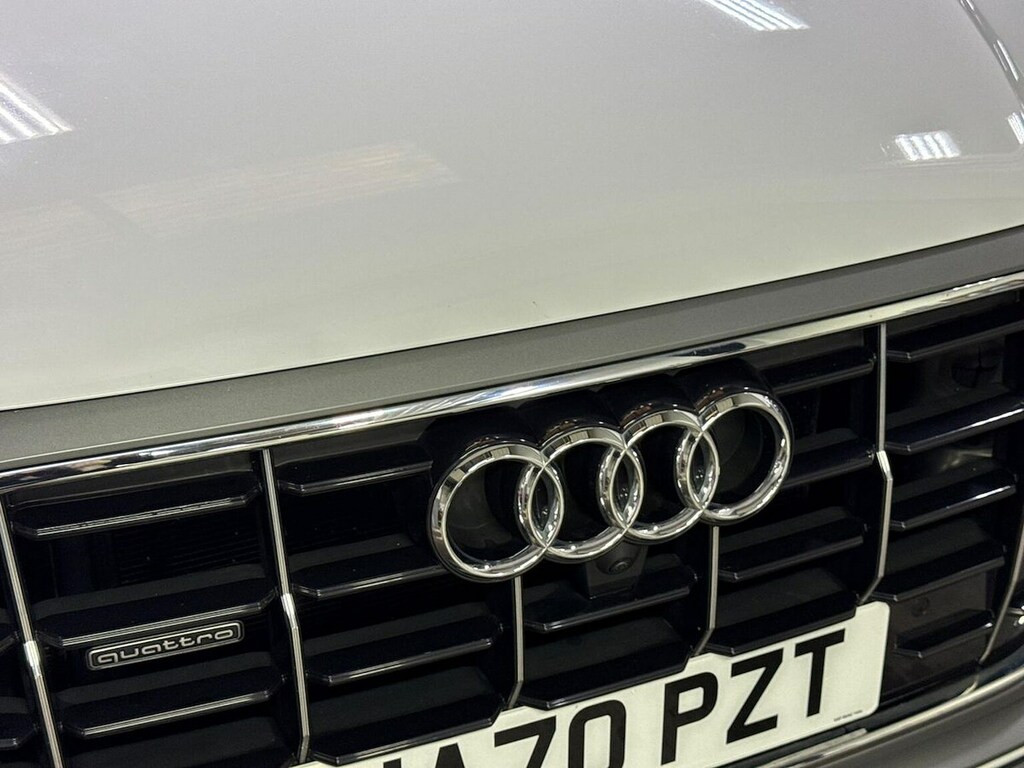 Audi Q8 Black #28
