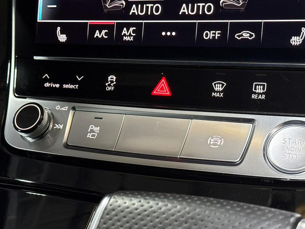 Audi Q8 Black #22