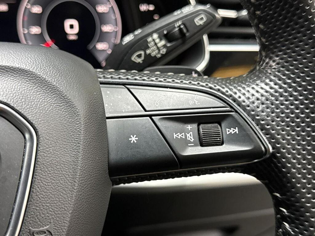 Audi Q8 Black #24