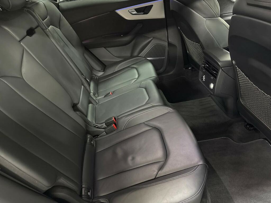 Audi Q8 Black #16