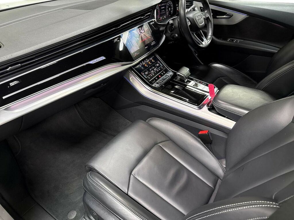 Audi Q8 Black #7