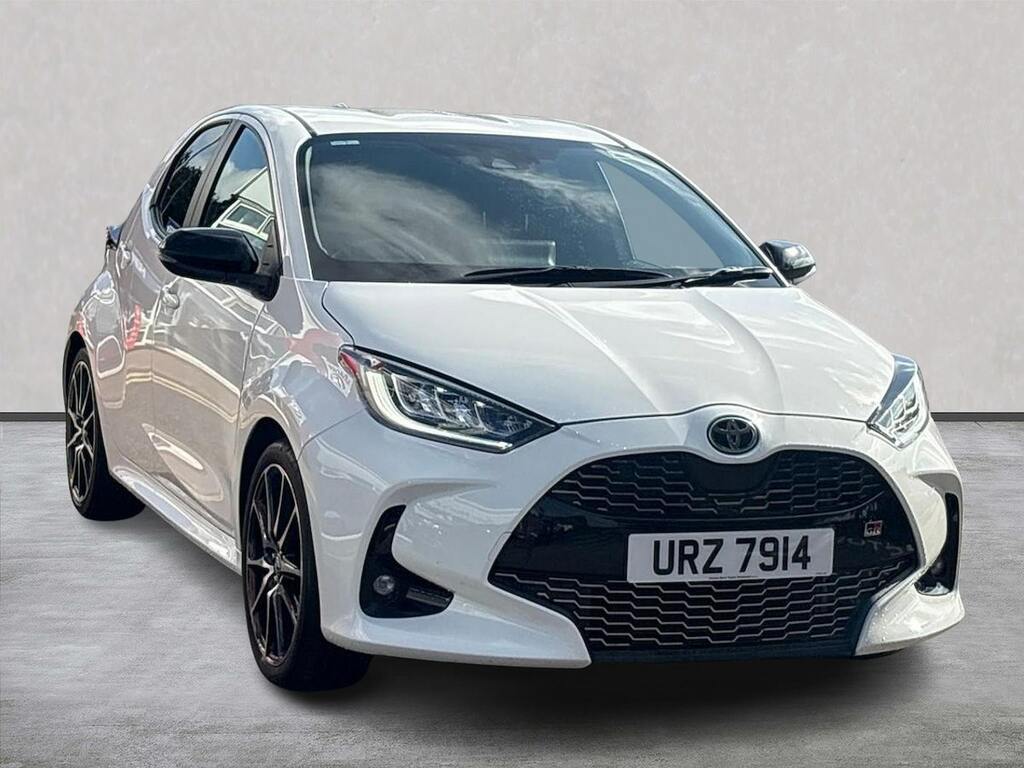 Toyota Yaris 1.5 Hybrid Gr Sport Cvt White