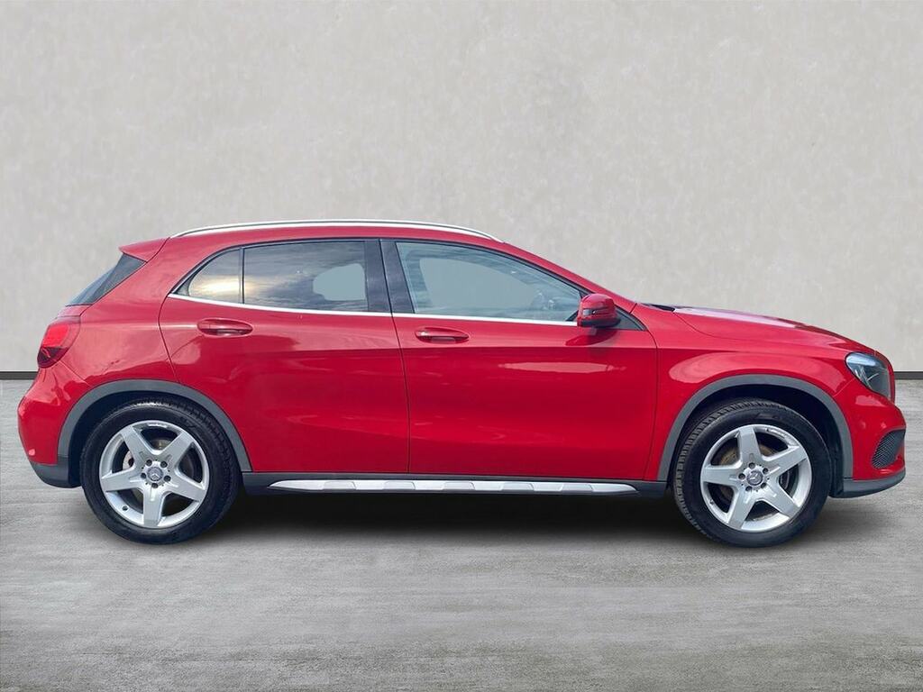 Mercedes-Benz GLA Class Mercedes-benz Gla200 Amg Line Cdi Red #3