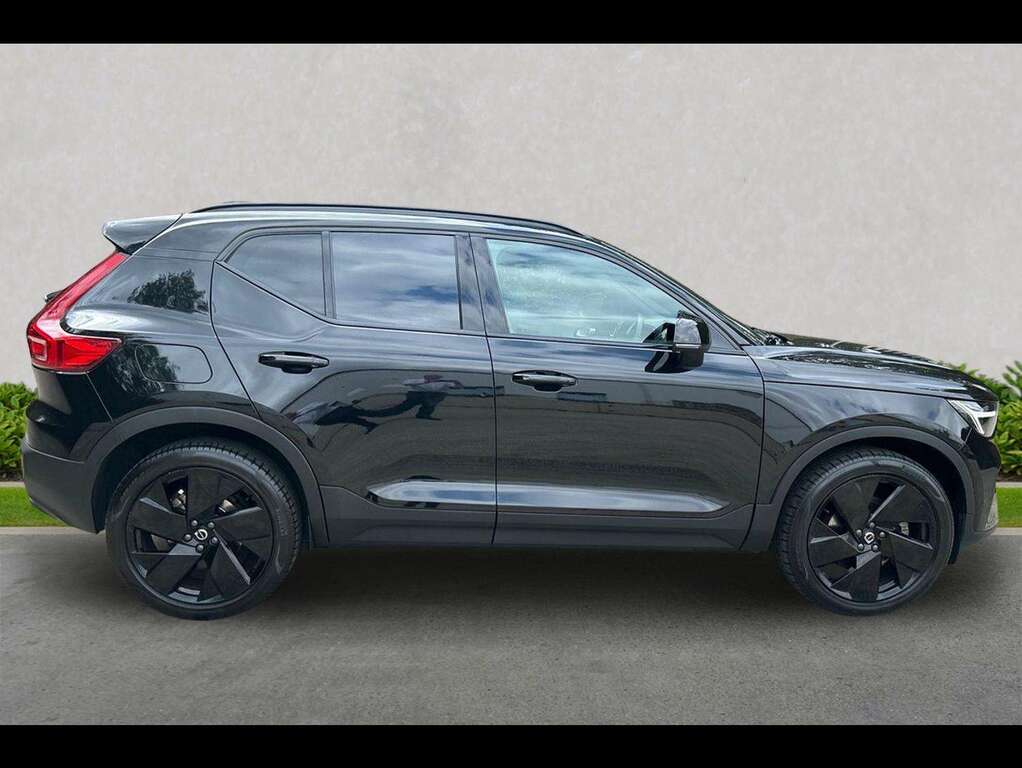 Volvo XC40 2.0 B4p Plus Black Edition LD25ONV Black #3