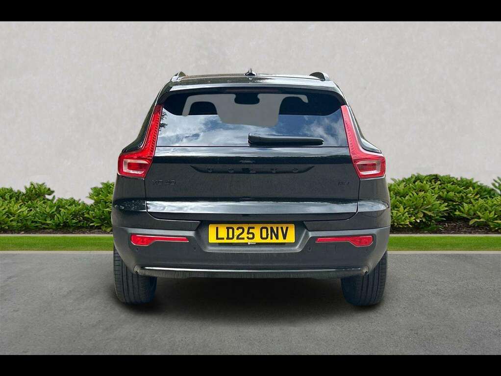Volvo XC40 2.0 B4p Plus Black Edition LD25ONV Black #4