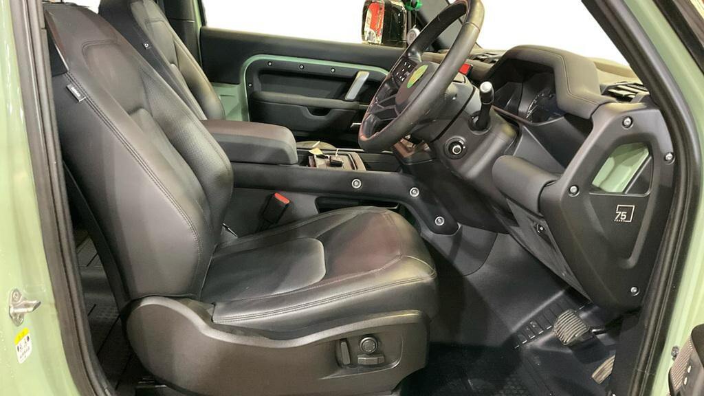 Land Rover Defender 3.0 D300 Mhev 75Th Limited Edition Suv Green #3