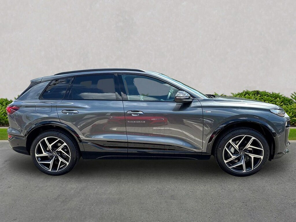 Audi Q6 E-Tron 225Kw Performance 100Kwh Black Edition Grey #3